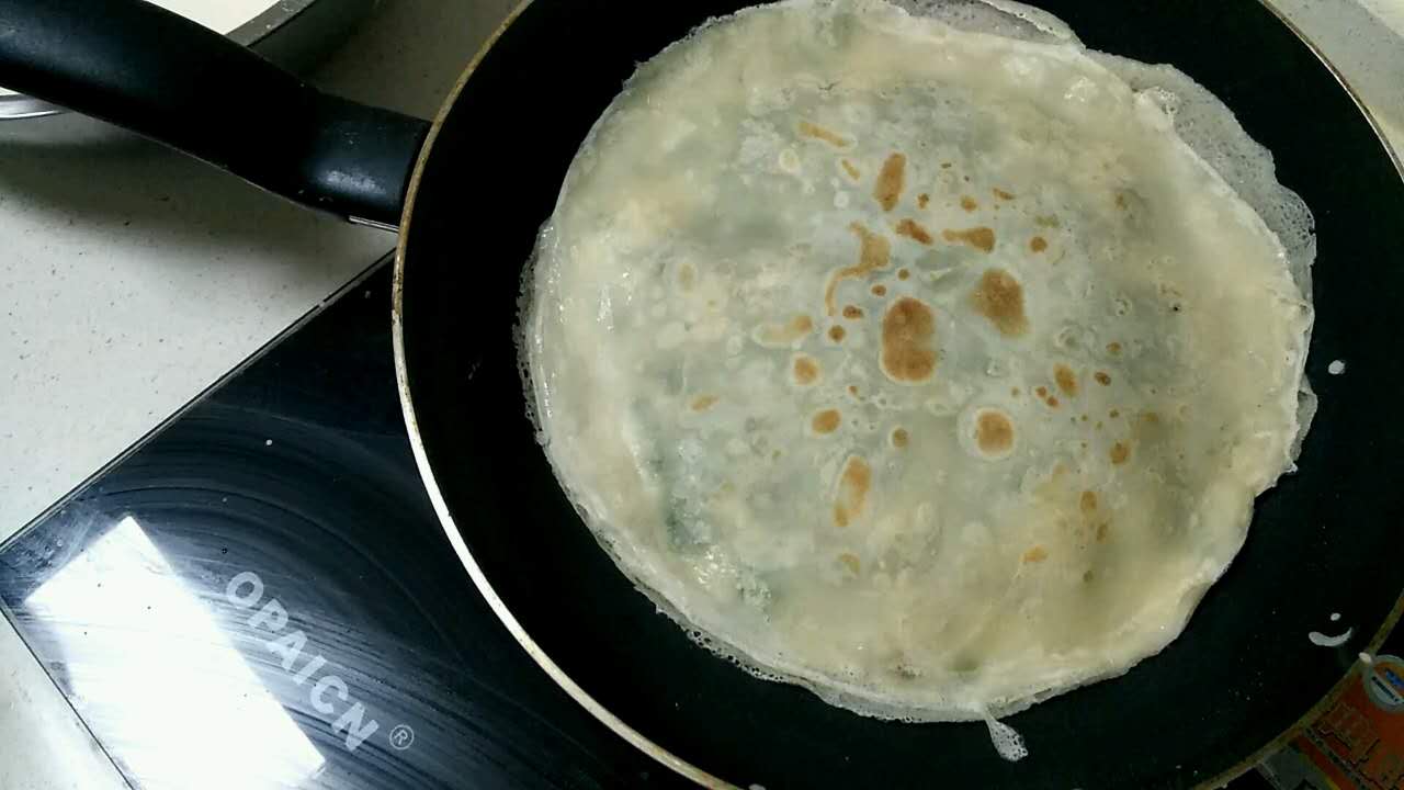 煎餅怎样做才不会断裂？注意几个小细节，做出来的软和又平整！