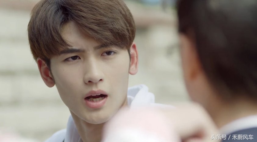 《班长大人》中的两位少女的冒险记，为了拜见儿子而竭尽全力。