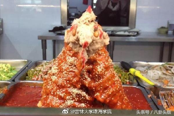 你大学时代的饭堂是不是这样的，师傅来碗粉煮水带走，吃不起了