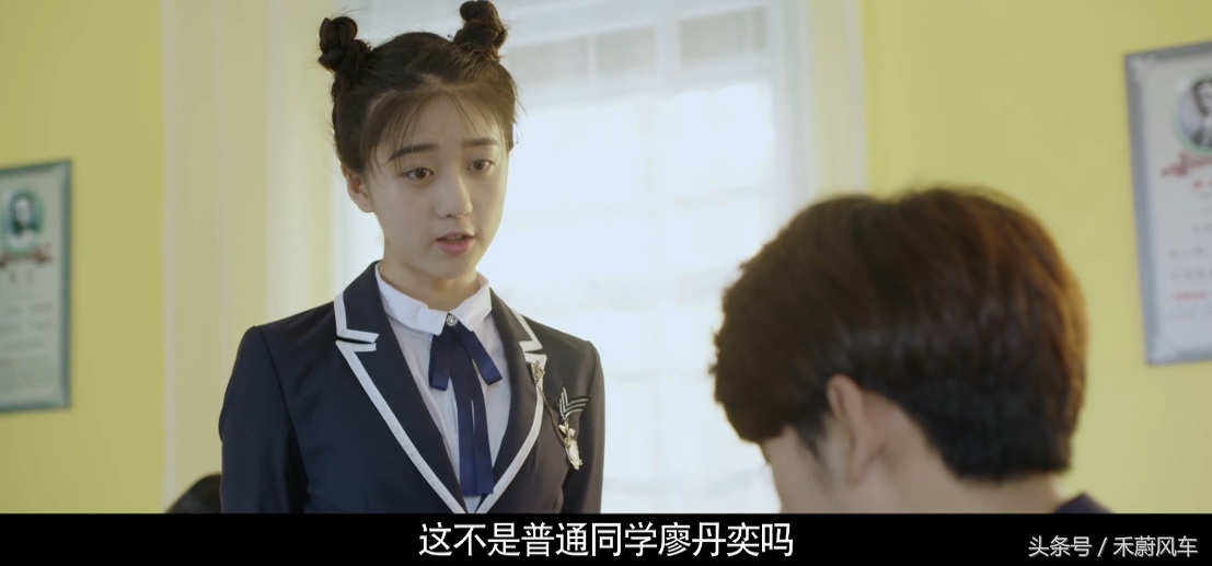 《班长大人》中的两位少女的冒险记，为了拜见儿子而竭尽全力。