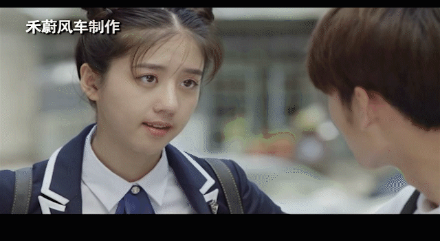 《班长大人》中的两位少女的冒险记，为了拜见儿子而竭尽全力。