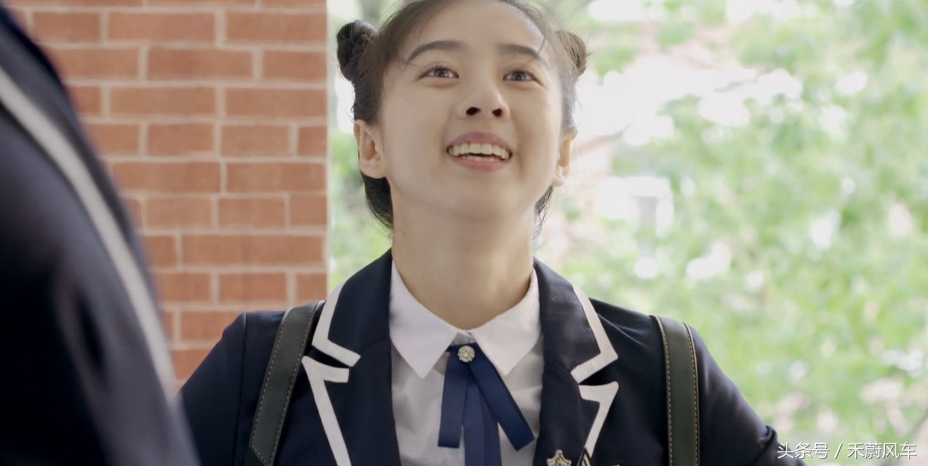 《班长大人》中的两位少女的冒险记，为了拜见儿子而竭尽全力。