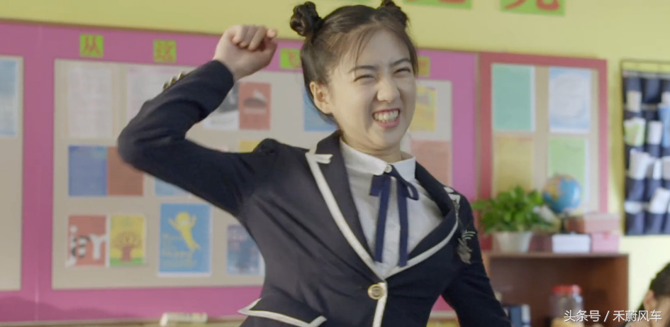 《班长大人》中的两位少女的冒险记，为了拜见儿子而竭尽全力。