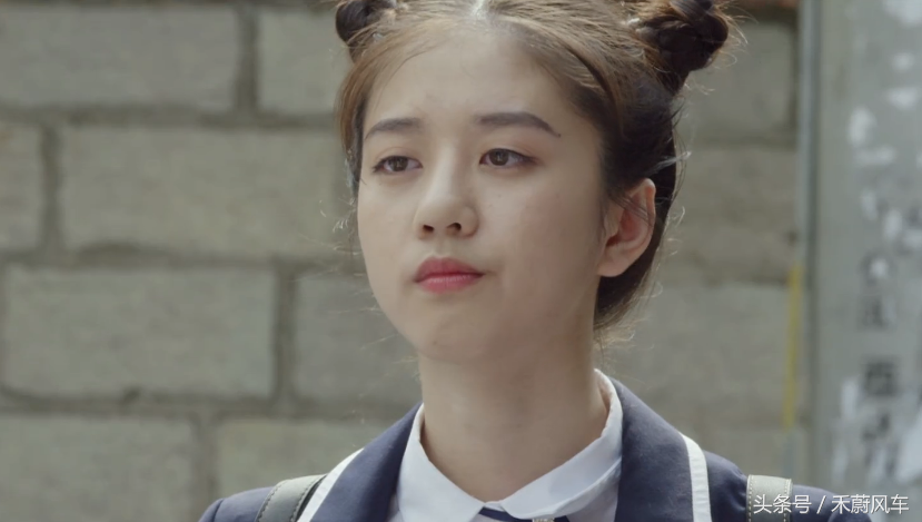 《班长大人》中的两位少女的冒险记，为了拜见儿子而竭尽全力。