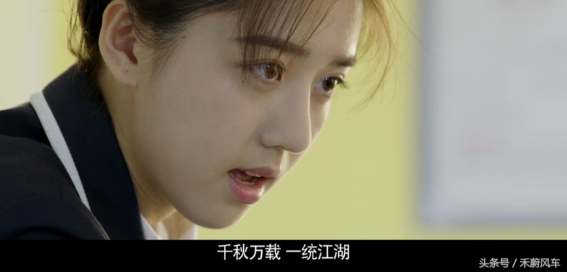 《班长大人》中的两位少女的冒险记，为了拜见儿子而竭尽全力。