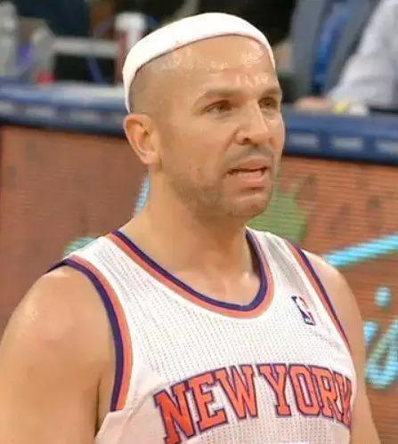 打篮球护肩(NBA戴发带最丑的球员，大姚有点像“女人”基德这是在卖羊肉串)