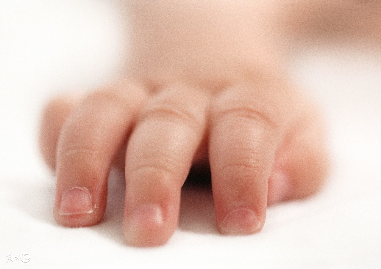 婴儿晚上能剪指甲吗（留长指甲到底有好处还是有害处）-幼儿百科-魔术铺