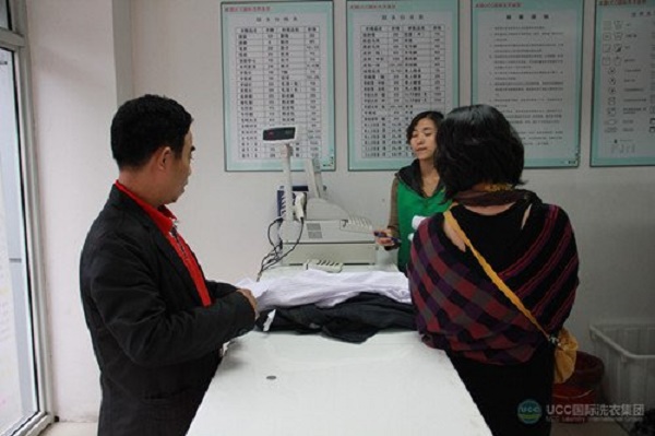 怎样开家月入数万的洗衣店，干洗店开店经营技巧
