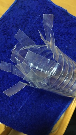 利用矿泉水瓶自制打蛋器(用矿泉水瓶打发蛋清,比打蛋器好用,快快收藏