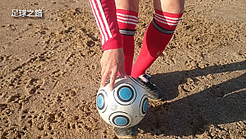 足球怎么用脚背颠球(学不会颠球你可能“卡”在这里)