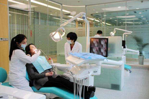 资本烧钱追逐“疯狂的牙科”：最强品牌年亏8亿，仍难挡扩张热情