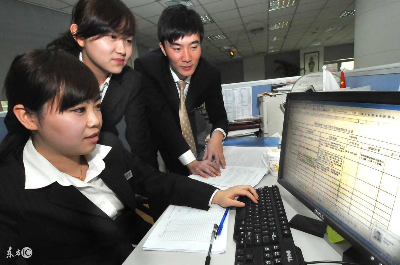 什么银行周末上班(银行部分岗位员工的奇葩周末) - a叁贰零