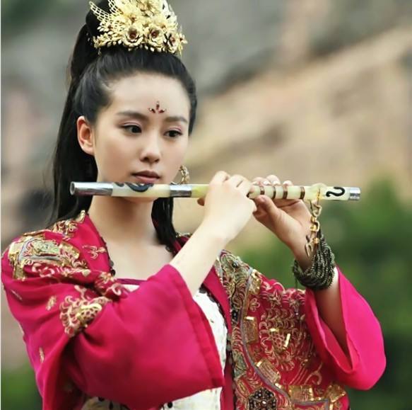 妆罢低声问夫婿，画眉深浅入时无？这是最有意味的一首唐诗