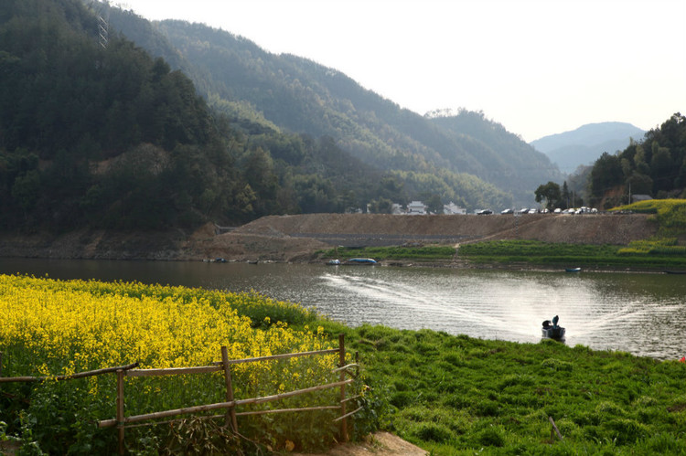 皖南：山水画廊新安江