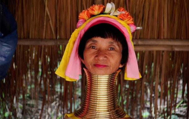 实拍：缅甸长颈族，女人以脖子长为美，最长的脖子达70cm
