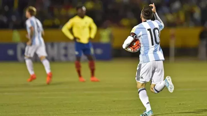 2018世界杯阿根廷战(梅西！梅西！梅西！这个帽子戏法将阿根廷直接扛进了2018世界杯！)