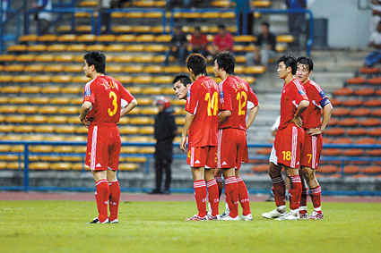 艾菲世界杯(不忍国足无缘世界杯？“死敌”陪我们一起哭，俩超级大国成笑话)