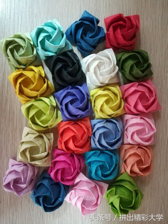 大学里的主题班会有一种是这样的：有图、有班级合唱视频