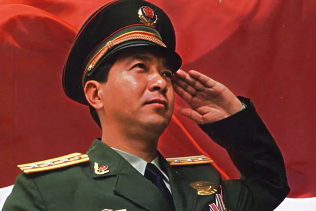 敬礼是左手还是右手 敬礼的正确手势图片-大连之家