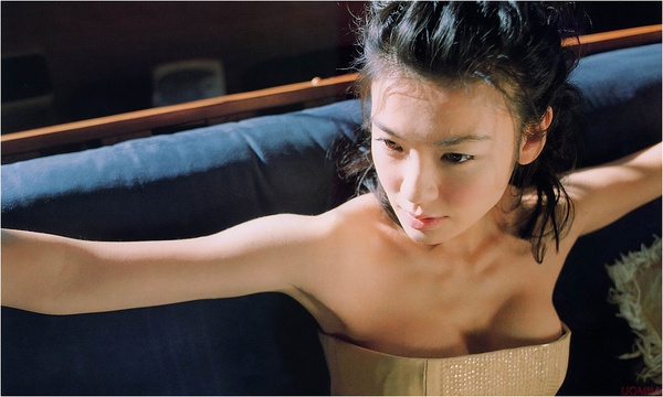 片叶不沾身！盘点那些裸而不露的女星们~