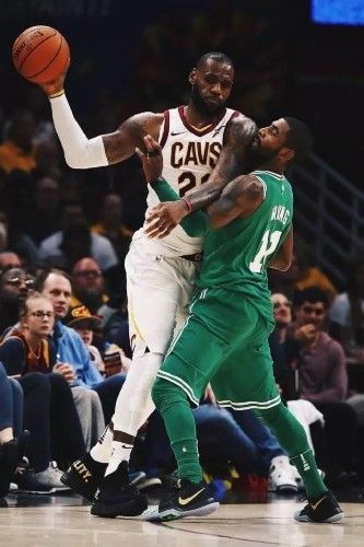 詹姆斯螃蟹步六步上篮(詹皇"螃蟹步"再现?不管你信不信,反正他进了!