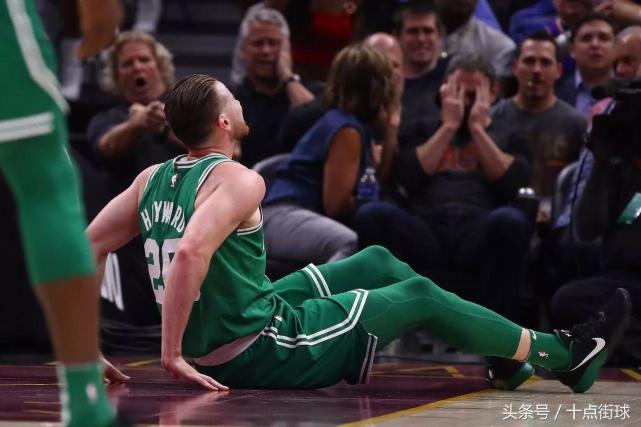 nba骨折最严重的球员(海沃德断腿有多恐怖？美国篮坛仅发生过三次，被称为最高级别疼痛)