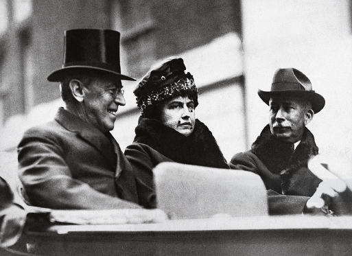 美国白宫行政发展史：从总统掏钱雇秘书到没有人数限制的各类顾问