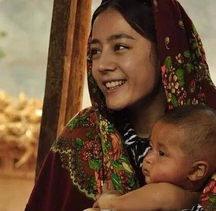 迪丽热巴小时候的故事图片 _飞翔号