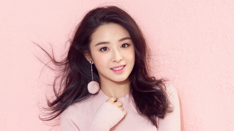 2005年,推出第一张个人专辑《我很张含韵》,专辑中有一首歌叫《酸酸