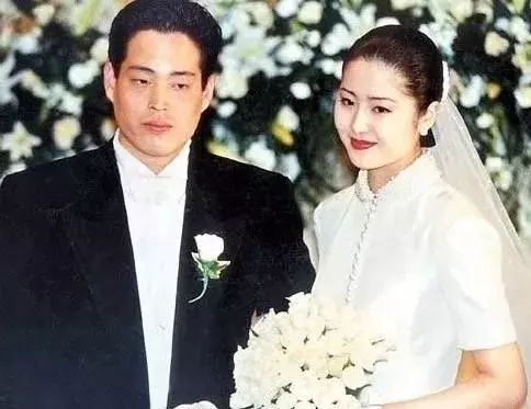 她結婚8年後逃離豪門，現在46歲成為了當今女性的榜樣！