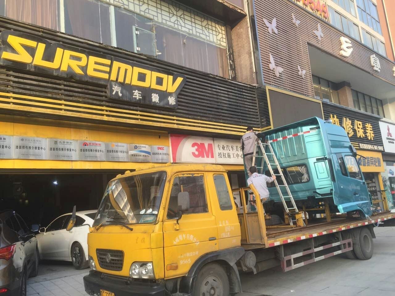 东风请小拇指帮忙喷漆，你说小拇指技术强不强？