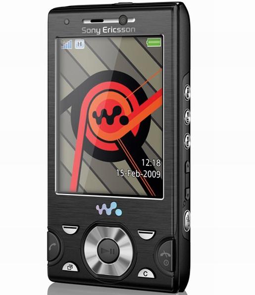 网友们火眼金星,扒出了这部手机的型号是索尼爱立信w995,它是索爱公司