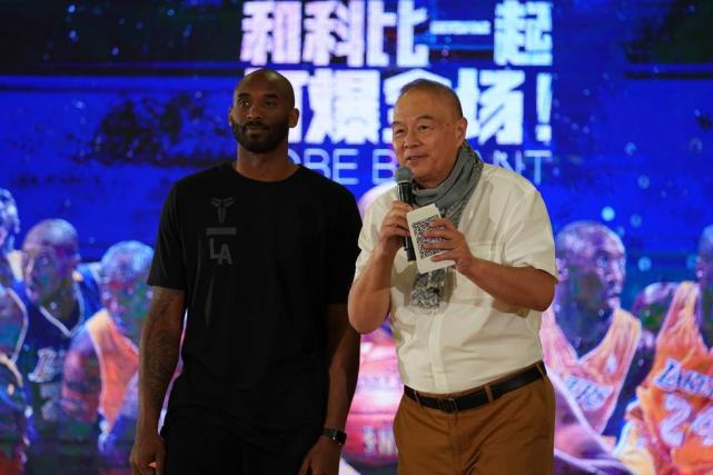 最强nba为什么换了代言人(科比出席腾讯的篮球游戏代言活动，全程用两个字形容：尴尬)