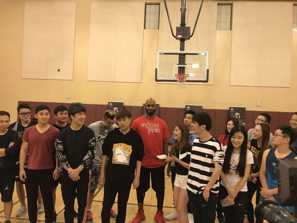 最强nba为什么换了代言人(科比出席腾讯的篮球游戏代言活动，全程用两个字形容：尴尬)