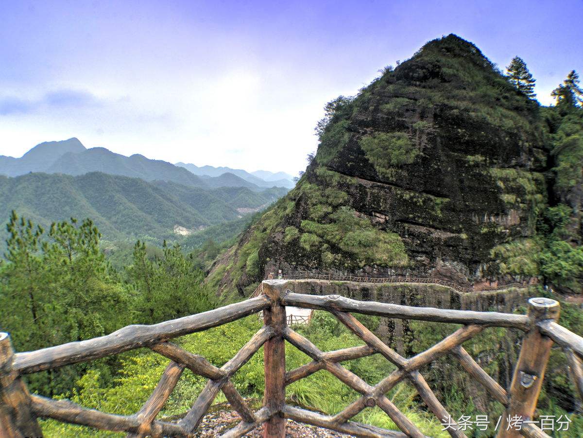 九峰山,古称妇人岩,又称龙邱山,芙蓉山叠蟑连冈,奇峰挺九,故名九峰