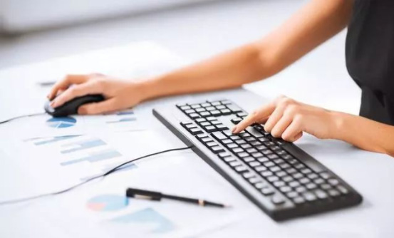 初级会计职称证有什么用，加工资吗？前景如何？含金量如何？