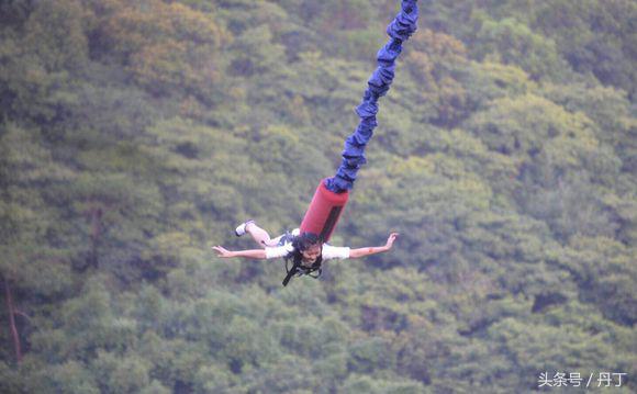 蹦极的感觉(美女蹦极之旅、不一样的感觉)