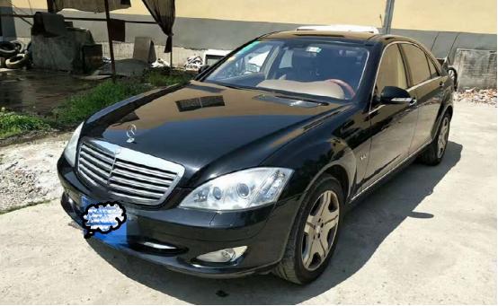 老板购入二手奔驰s600,价格却只要四十万,估计修理费会后悔