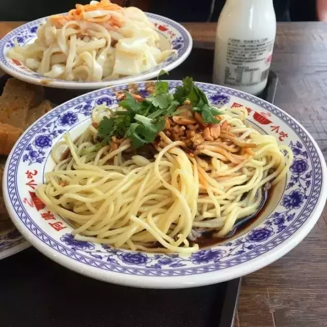 郑州这两条美食街的30家美食小店,你吃过几家?