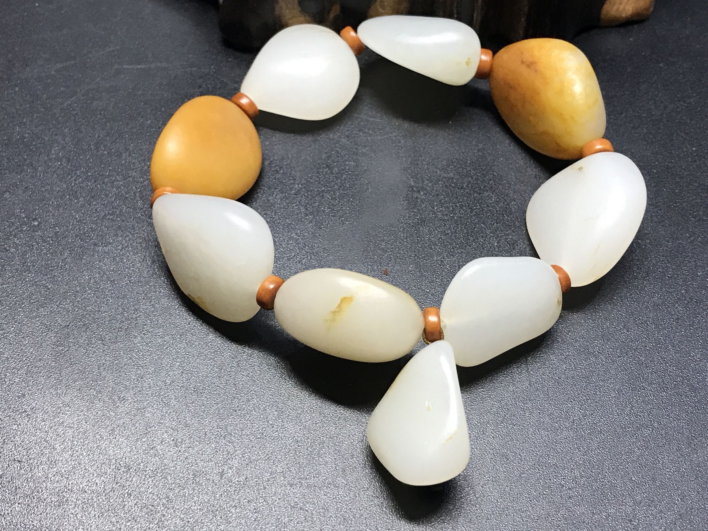 和田玉原籽手串:最自然,最原始的美!(十八罗汉手串配饰图片) 第1张