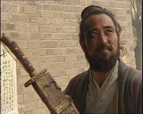 在梁山里排名第十七,脸上有一块青色胎记,故绰号叫青面兽