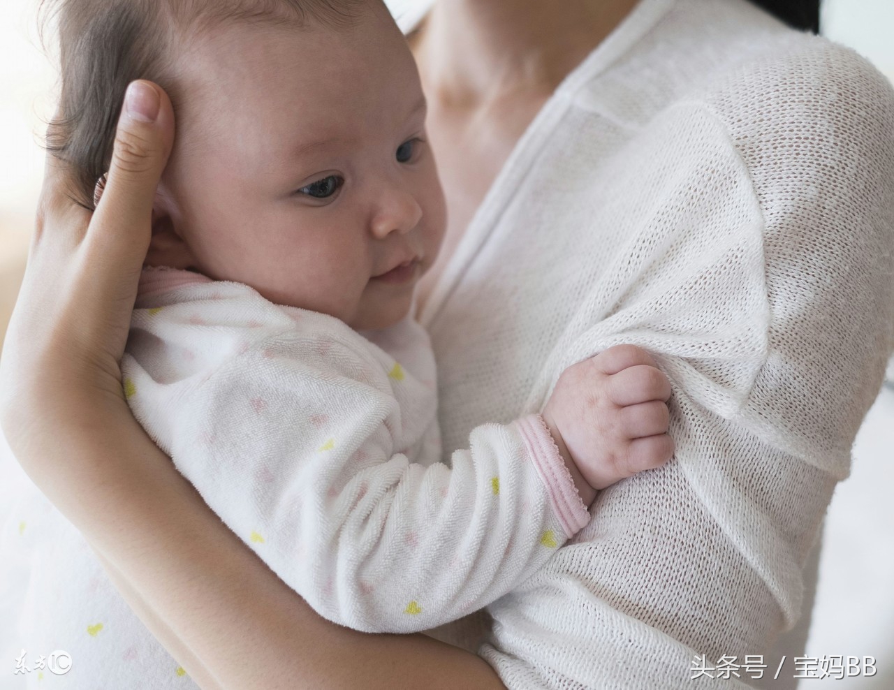 新生儿胀气了怎么办——消除胀气方法及食物推荐！