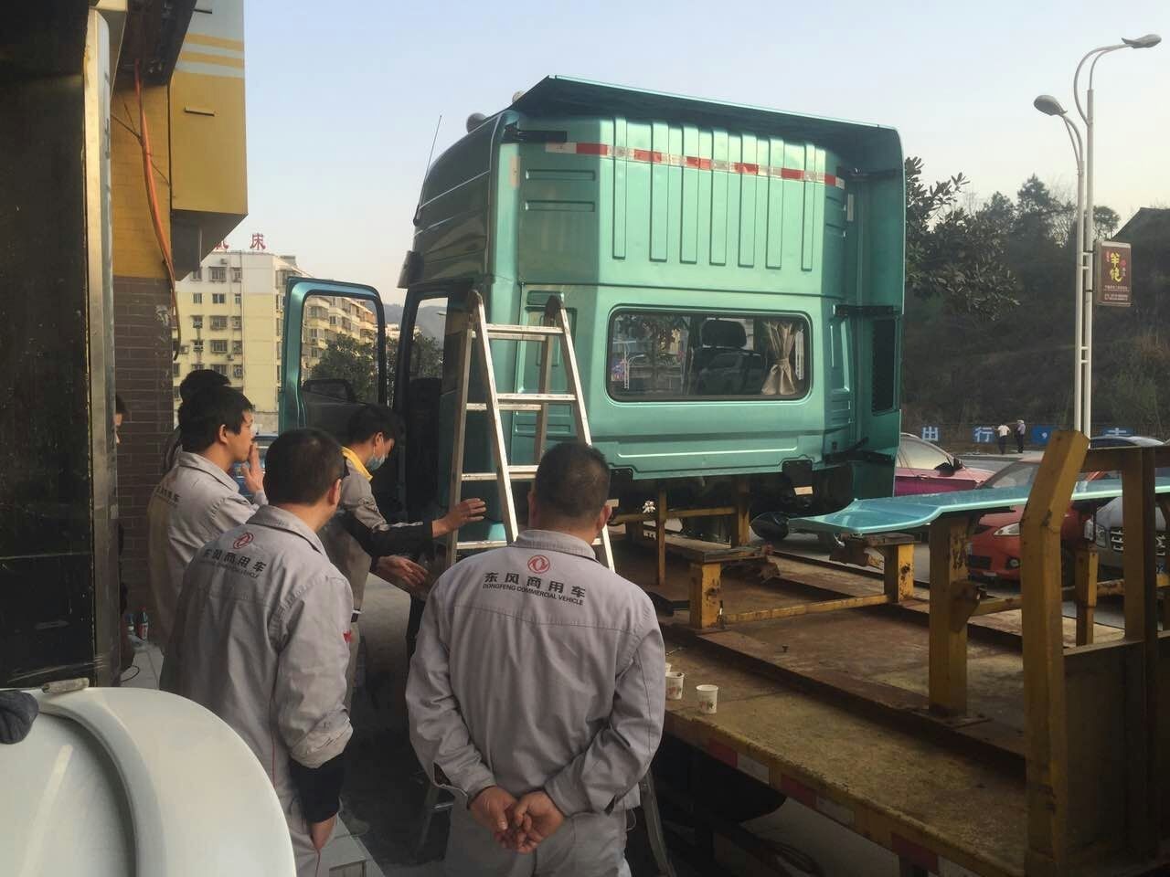 东风请小拇指帮忙喷漆，你说小拇指技术强不强？