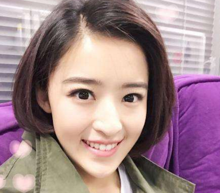 中超颁奖女嘉宾叫什么(现场有些尴尬，</p><p style=