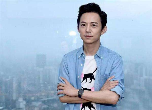 跪了，聚光灯下的学霸们，别再相信“读书无用论”了！