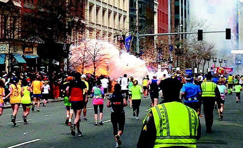 2013波士顿马拉松爆炸(4年前的波士顿马拉松恐怖袭击，被拍成了电影)