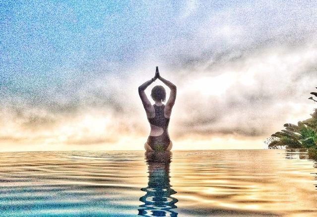 一组超美的瑜伽照片,这就是传说中的天人合一吧!