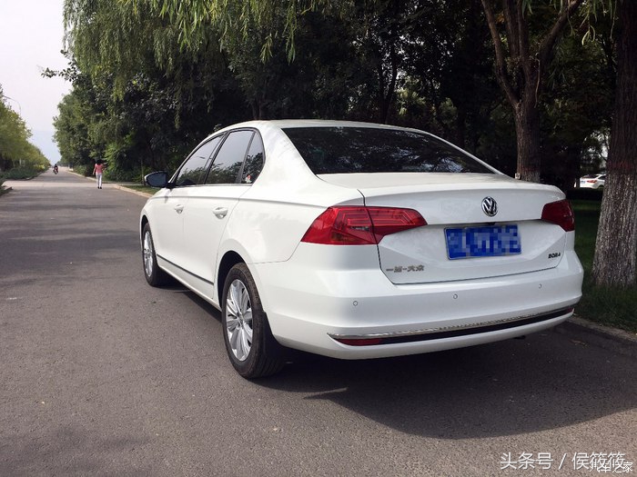 年轻小伙的第一辆车，大众宝来辨识度高，吊打朗逸，A4的小老弟