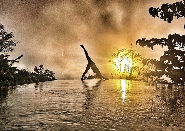 一组超美的瑜伽照片,这就是传说中的天人合一吧!