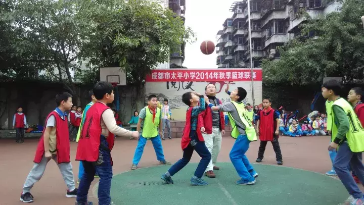 哪些名校在成都开设nba(首批全国青少年校园篮球特色学校，武侯区四所学校上榜！)